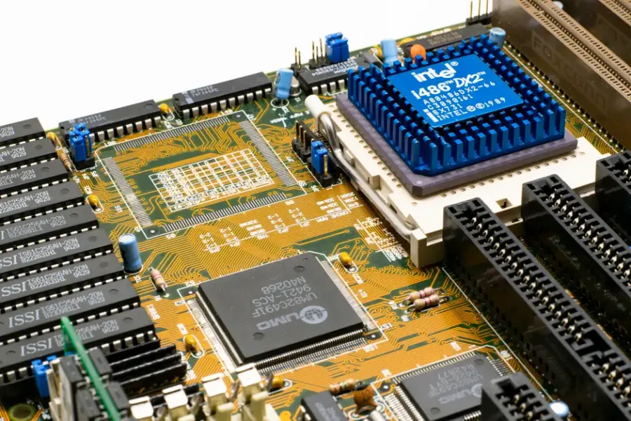 Microsoft presenta Maia 300, la tercera generación de sus chips de IA, con despliegue previsto en 2027