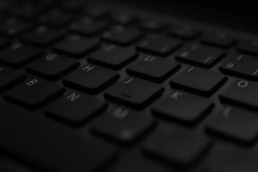 Hassabis alerta de que los hackeos de agentes de IA son primeras señales de riesgos mayores