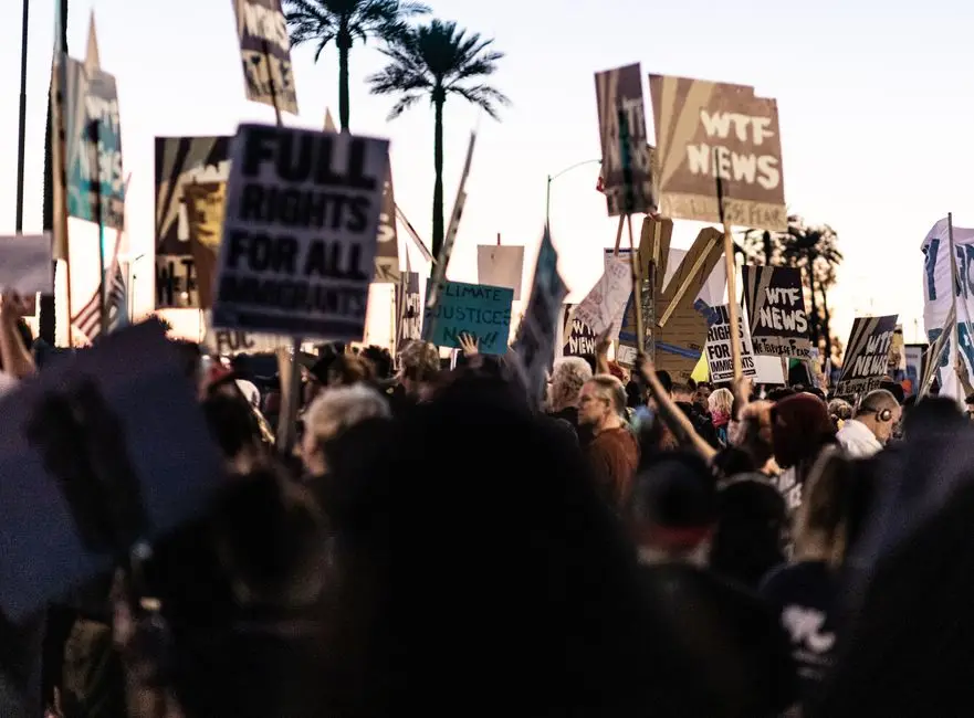 El País documenta el auge global de un movimiento de resistencia civil contra la inteligencia artificial