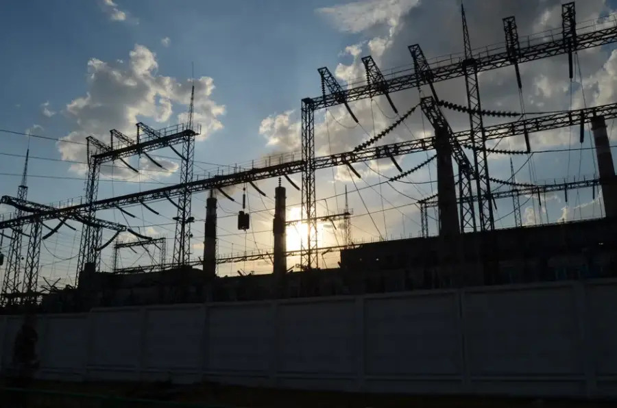 Microsoft Research desarrolla sistema de IA para predecir riesgos de clima espacial en la red eléctrica