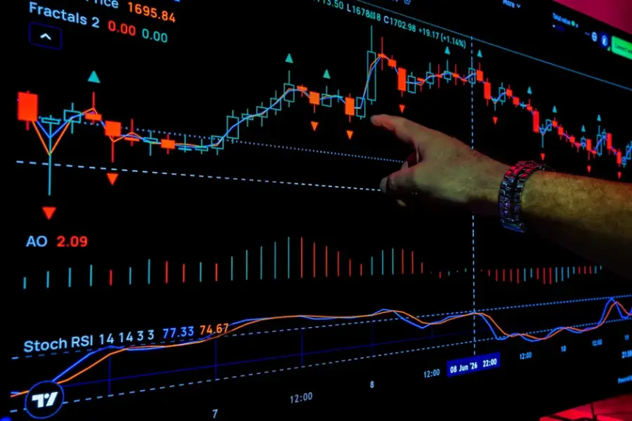 Fotografía de archivo que ilustra: Wall Street cae con las tecnológicas por dudas sobre el gasto en IA; Intel se desploma un 28%