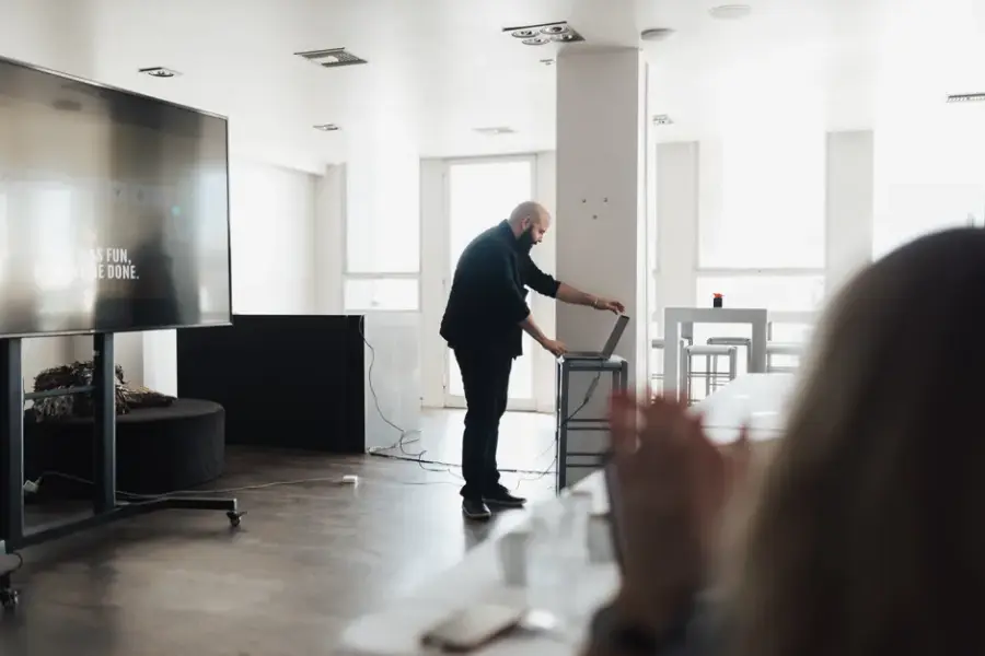 Fotografía de archivo que ilustra: Vázquez y Chessa advierten en Mendoza que la IA en Recursos Humanos exige responsables, métricas y gobernanza