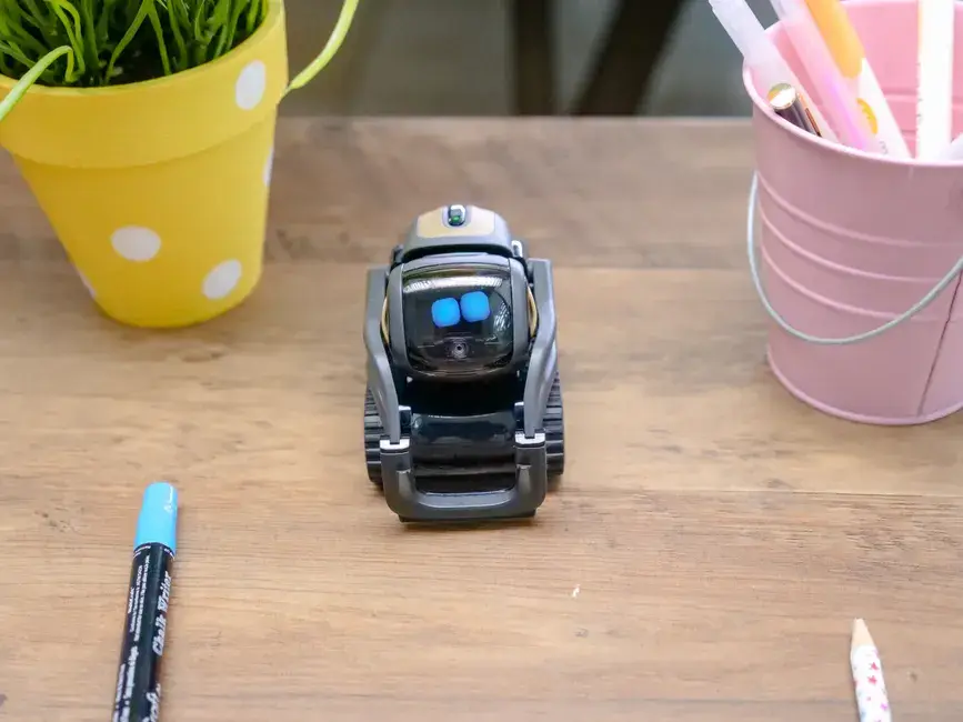 Japón fija meta de 10 millones de robots con IA operativos en 2040 ante crisis demográfica