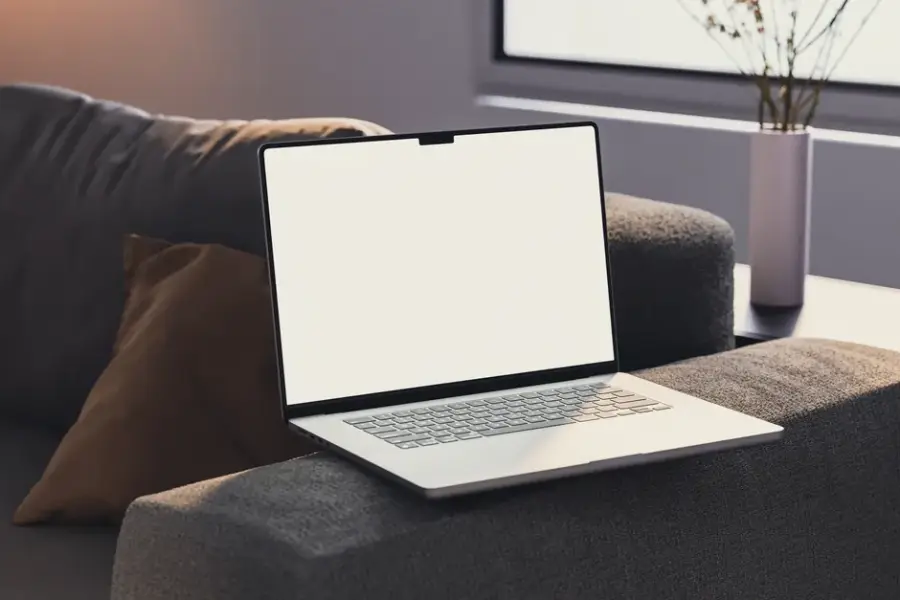 Fotografía de archivo que ilustra: El «vibe coding» permite crear apps sin saber programar, pero el código generado por IA suele tener fallos de…